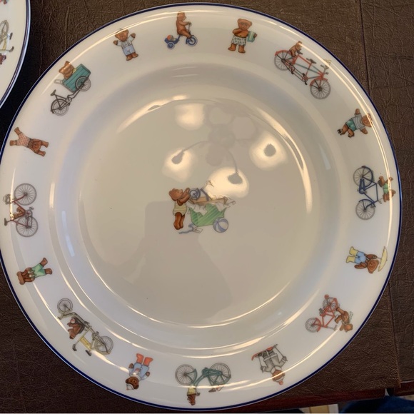 Charming Children's Dinnerware Set with Bear Design - Picture 2 of 6